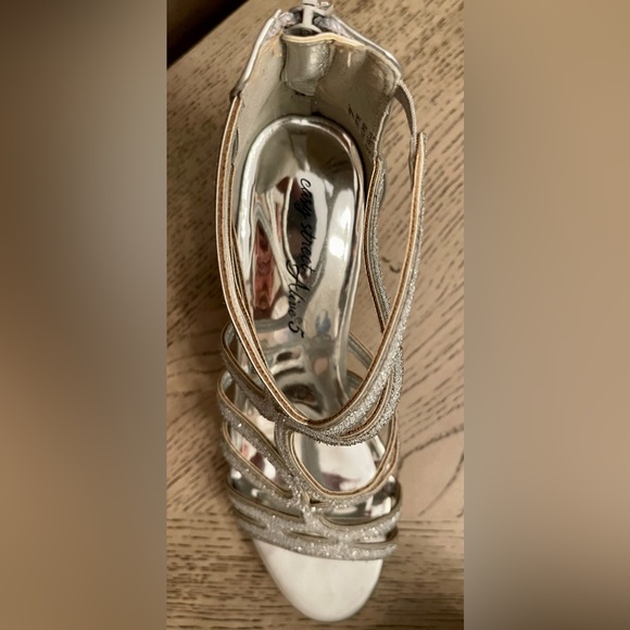 Ladies size 9 1/2 silver High heal shoes - Picture 2 of 2